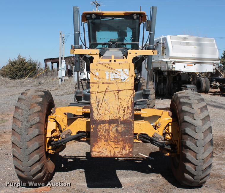 image for item DB5168 2005 John Deere 672D motor grader