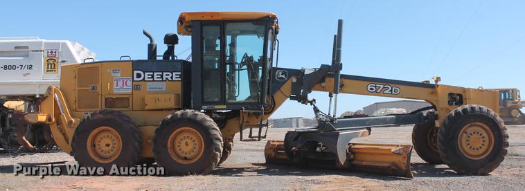 image for item DB5168 2005 John Deere 672D motor grader