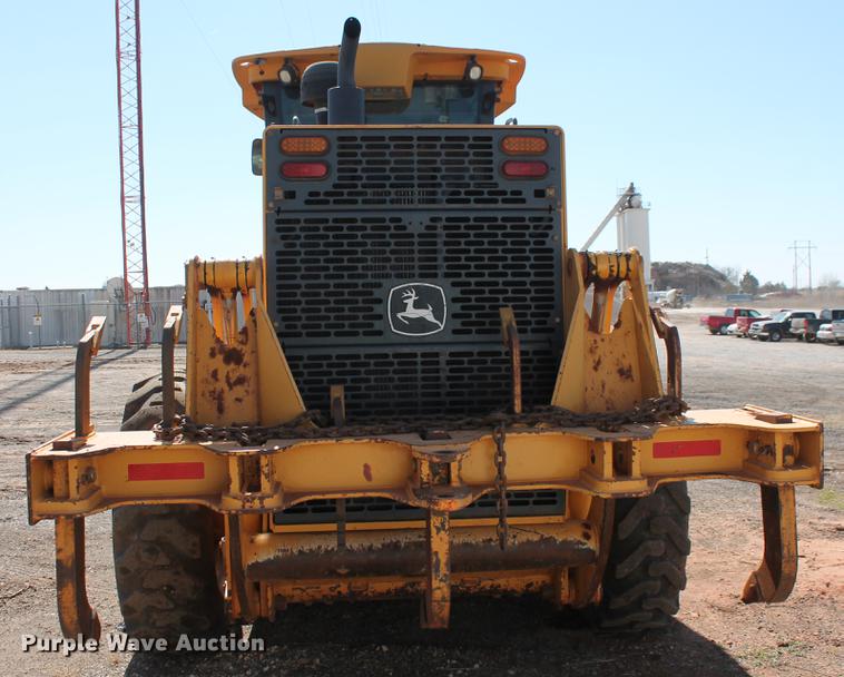 image for item DB5168 2005 John Deere 672D motor grader