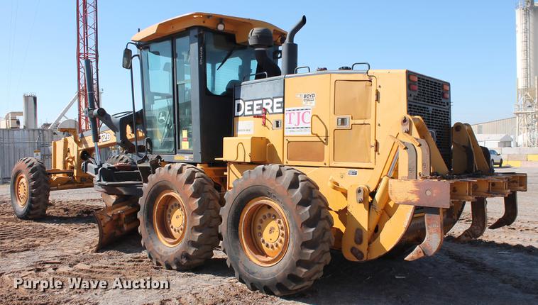 image for item DB5168 2005 John Deere 672D motor grader