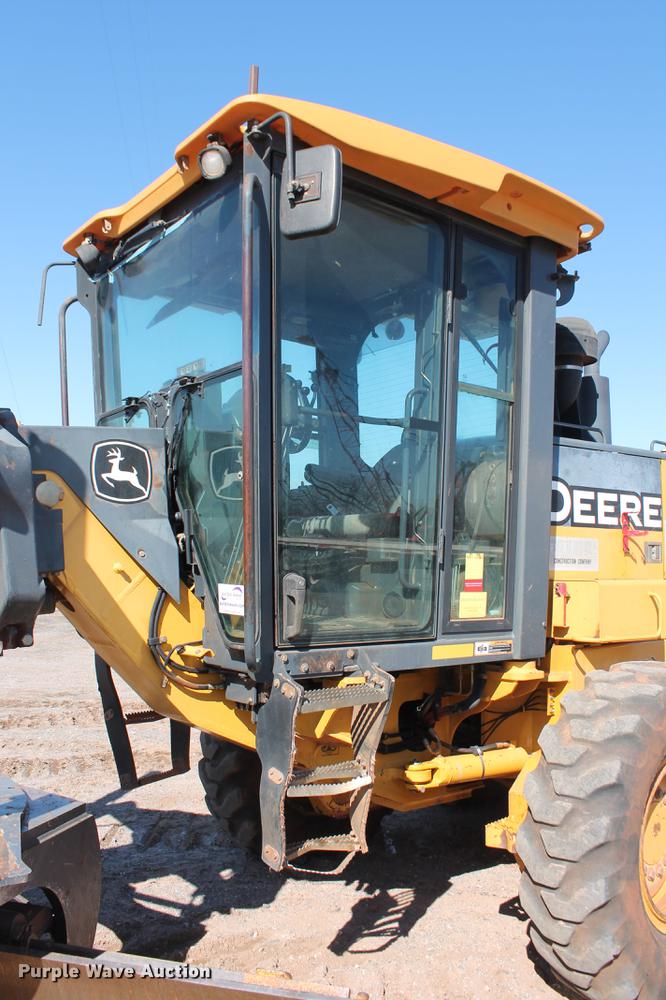 image for item DB5168 2005 John Deere 672D motor grader