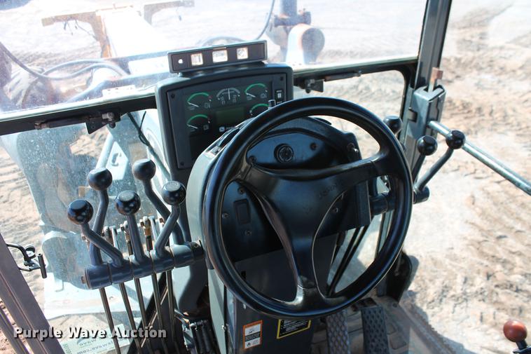 image for item DB5168 2005 John Deere 672D motor grader