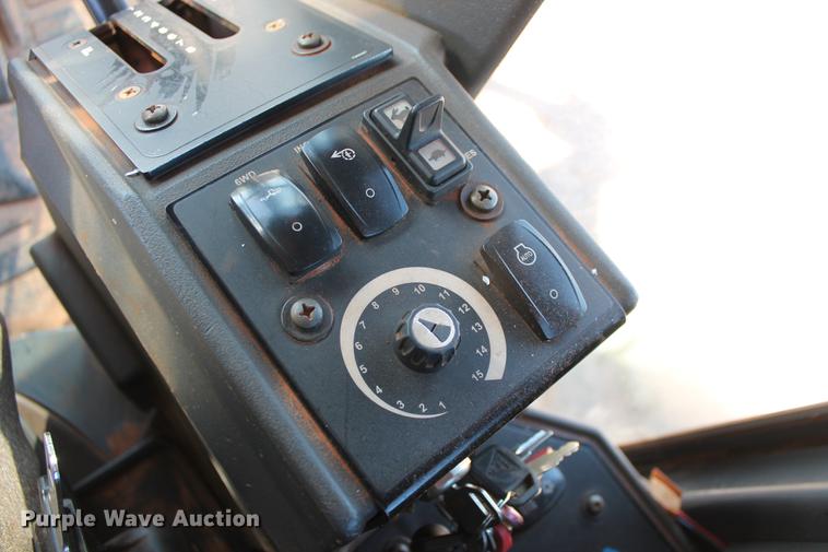 image for item DB5168 2005 John Deere 672D motor grader