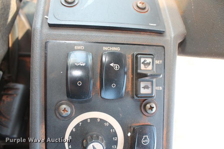 image for item DB5168 2005 John Deere 672D motor grader