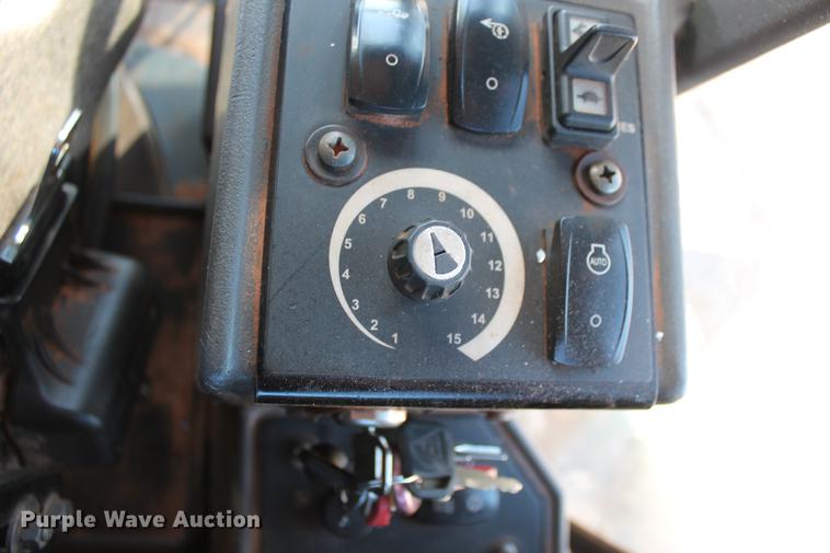 image for item DB5168 2005 John Deere 672D motor grader