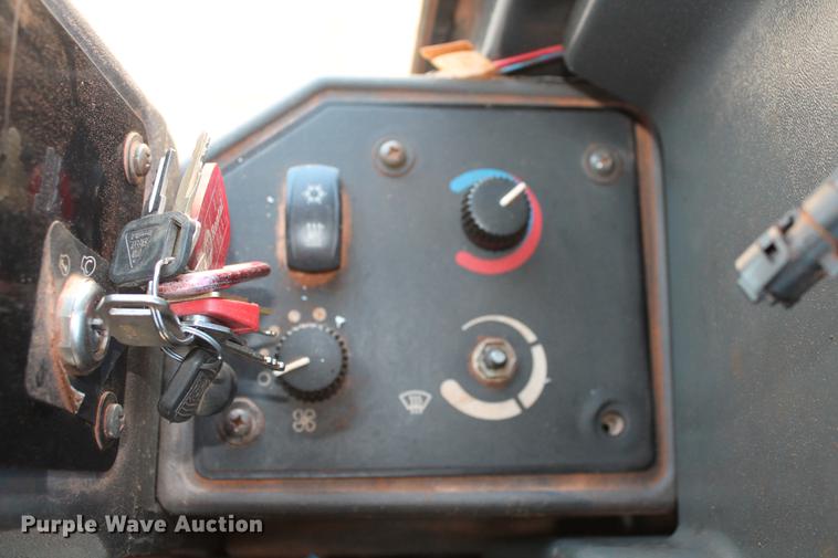 image for item DB5168 2005 John Deere 672D motor grader