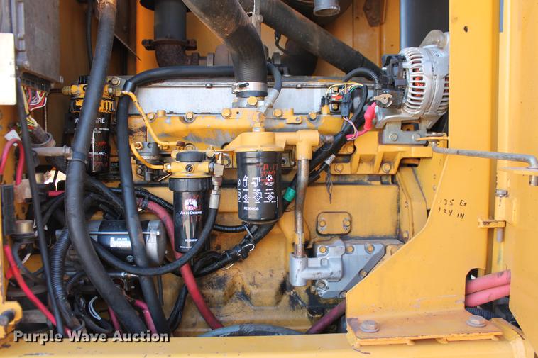 image for item DB5168 2005 John Deere 672D motor grader