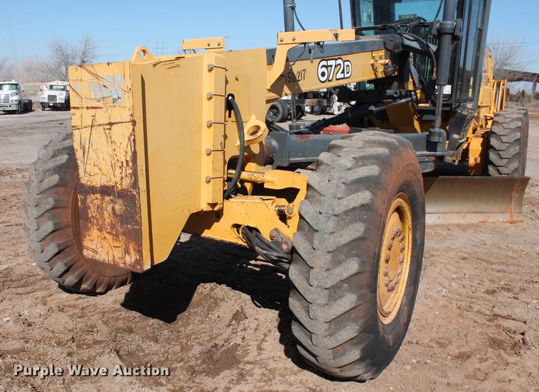image for item DB5168 2005 John Deere 672D motor grader