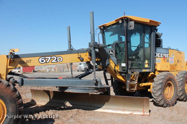 image for item DB5168 2005 John Deere 672D motor grader