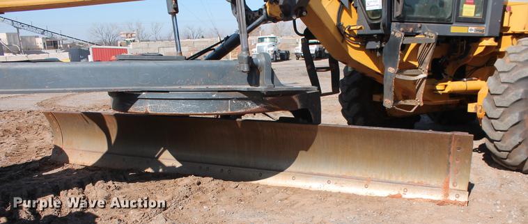 image for item DB5168 2005 John Deere 672D motor grader