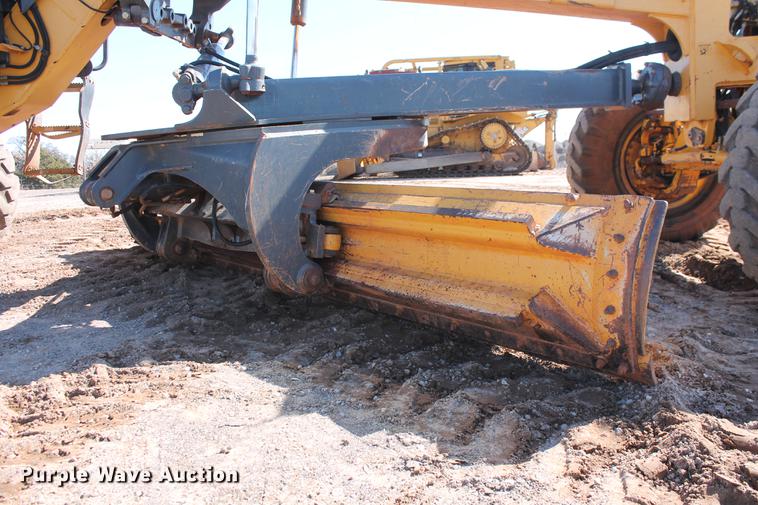 image for item DB5168 2005 John Deere 672D motor grader