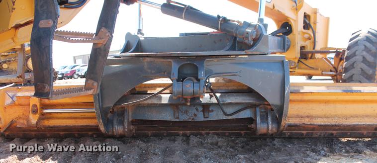 image for item DB5168 2005 John Deere 672D motor grader