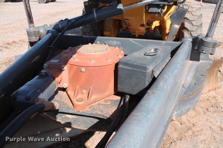 image for item DB5168 2005 John Deere 672D motor grader