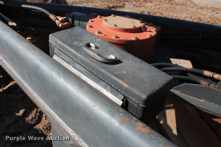 image for item DB5168 2005 John Deere 672D motor grader