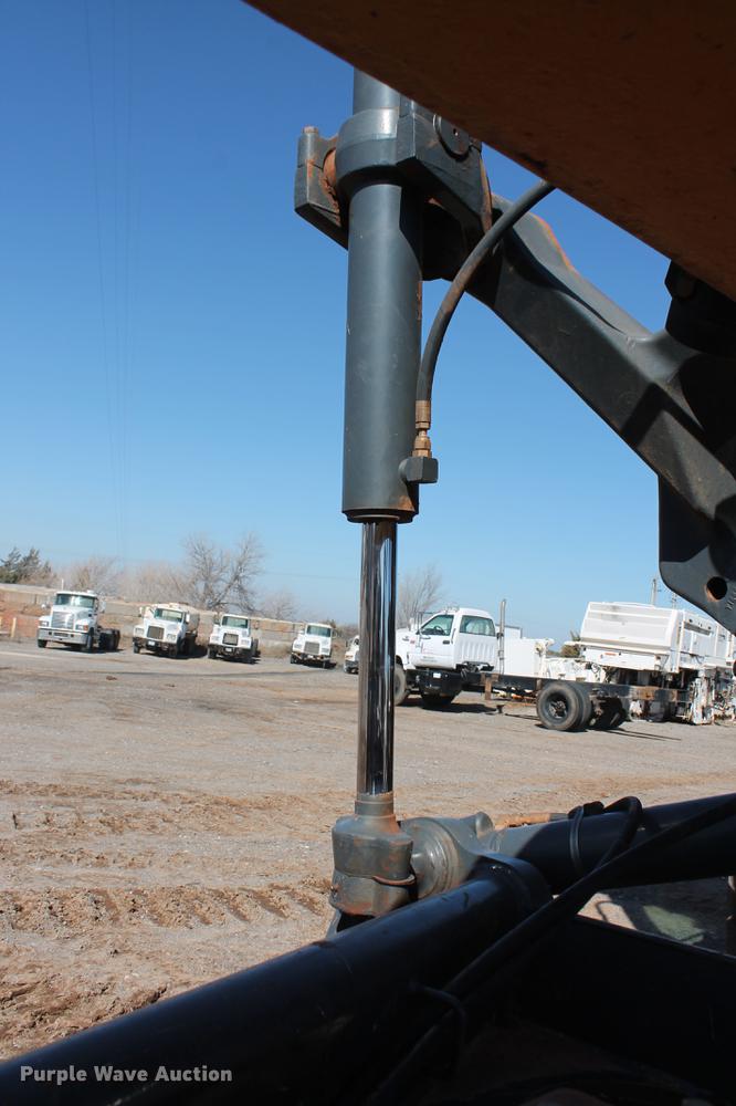 image for item DB5168 2005 John Deere 672D motor grader