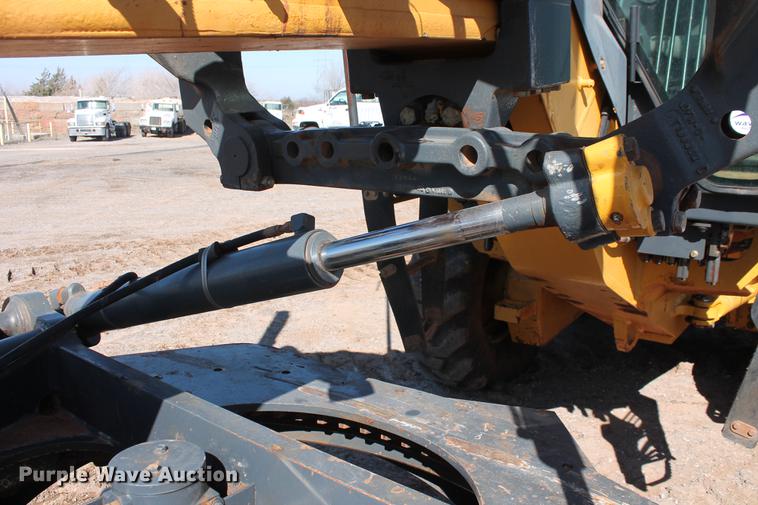 image for item DB5168 2005 John Deere 672D motor grader