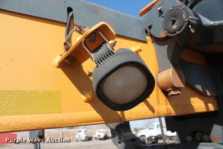 image for item DB5168 2005 John Deere 672D motor grader