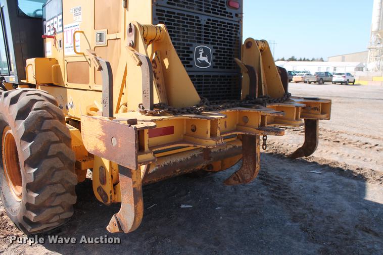 image for item DB5168 2005 John Deere 672D motor grader