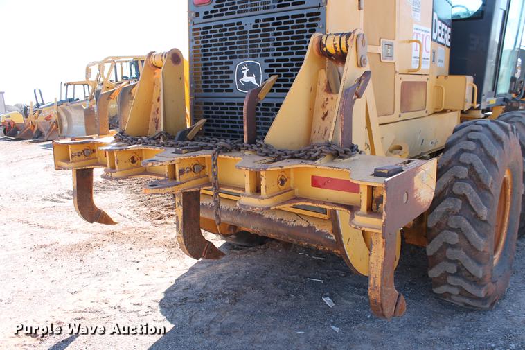 image for item DB5168 2005 John Deere 672D motor grader