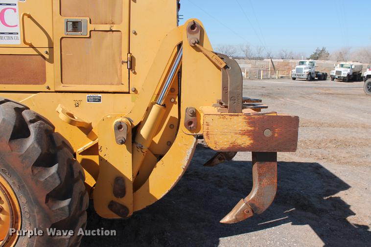 image for item DB5168 2005 John Deere 672D motor grader