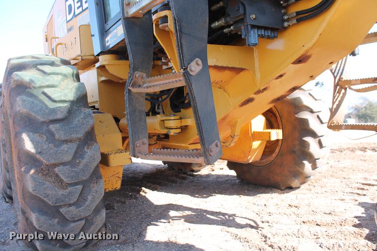 image for item DB5168 2005 John Deere 672D motor grader