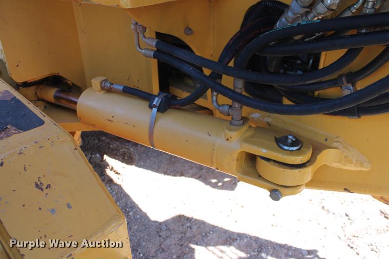 image for item DB5168 2005 John Deere 672D motor grader