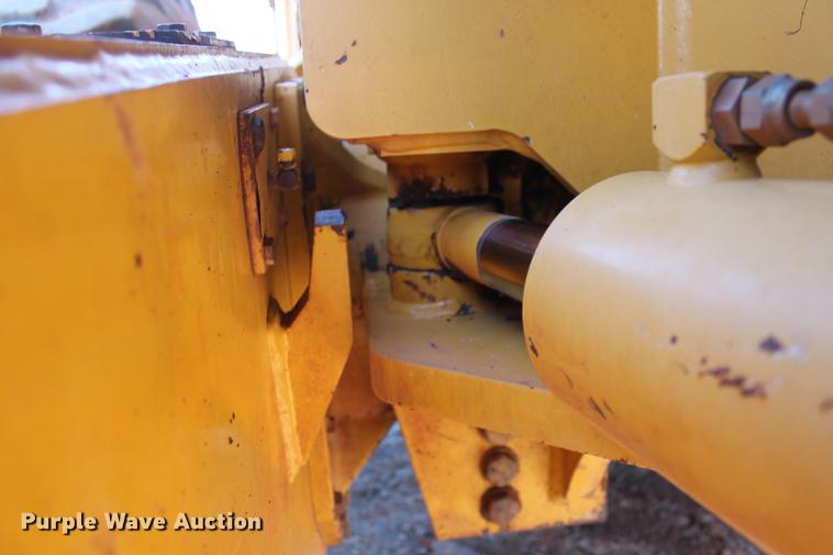 image for item DB5168 2005 John Deere 672D motor grader