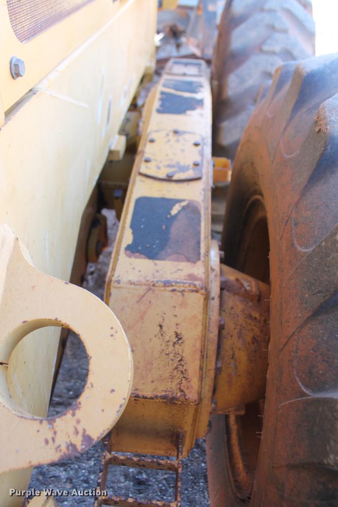 image for item DB5168 2005 John Deere 672D motor grader