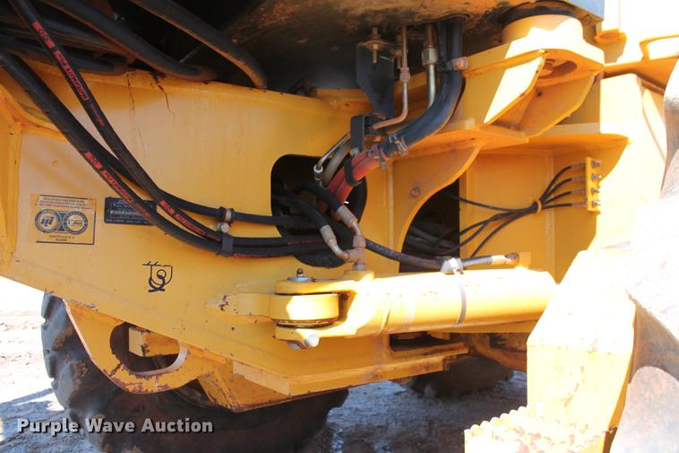 image for item DB5168 2005 John Deere 672D motor grader