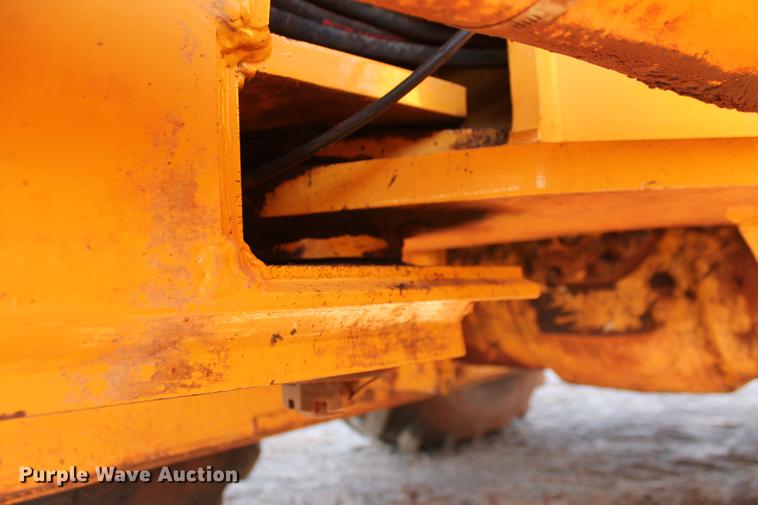 image for item DB5168 2005 John Deere 672D motor grader