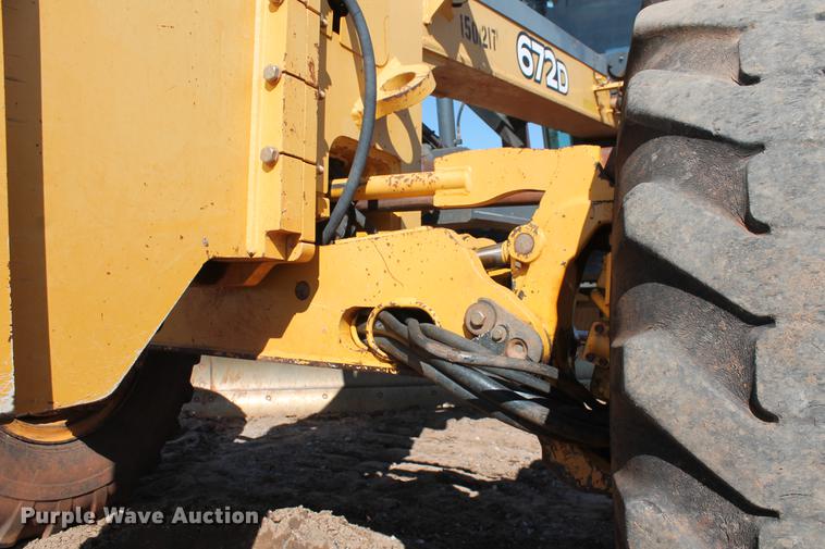 image for item DB5168 2005 John Deere 672D motor grader