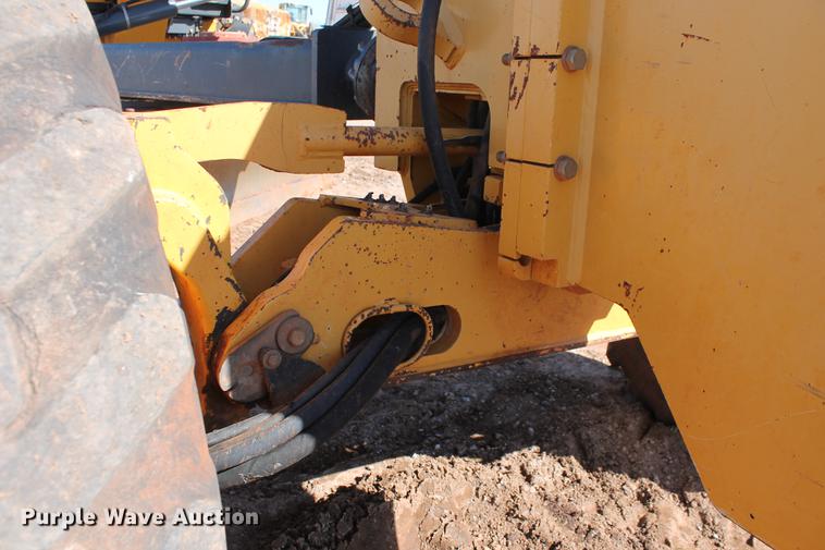 image for item DB5168 2005 John Deere 672D motor grader