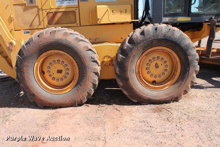 image for item DB5168 2005 John Deere 672D motor grader