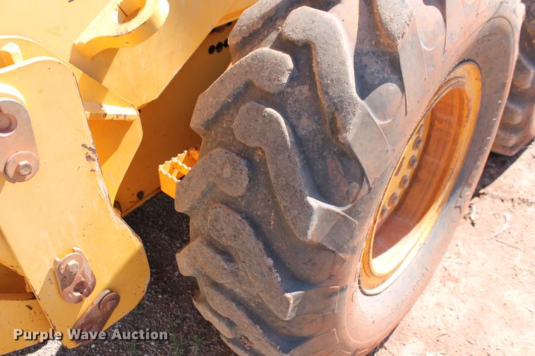 image for item DB5168 2005 John Deere 672D motor grader