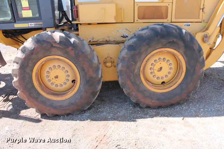 image for item DB5168 2005 John Deere 672D motor grader