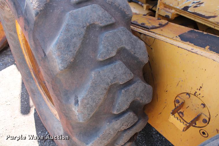 image for item DB5168 2005 John Deere 672D motor grader