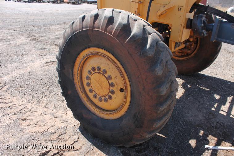 image for item DB5168 2005 John Deere 672D motor grader