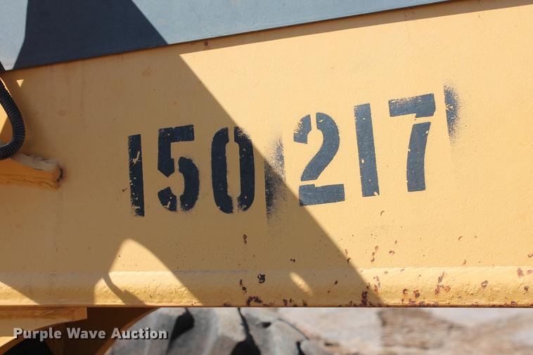 image for item DB5168 2005 John Deere 672D motor grader