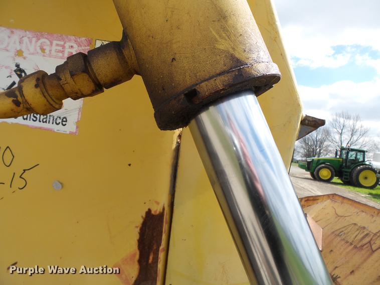 image for item DB7189 2003 Komatsu D65EX-15 dozer