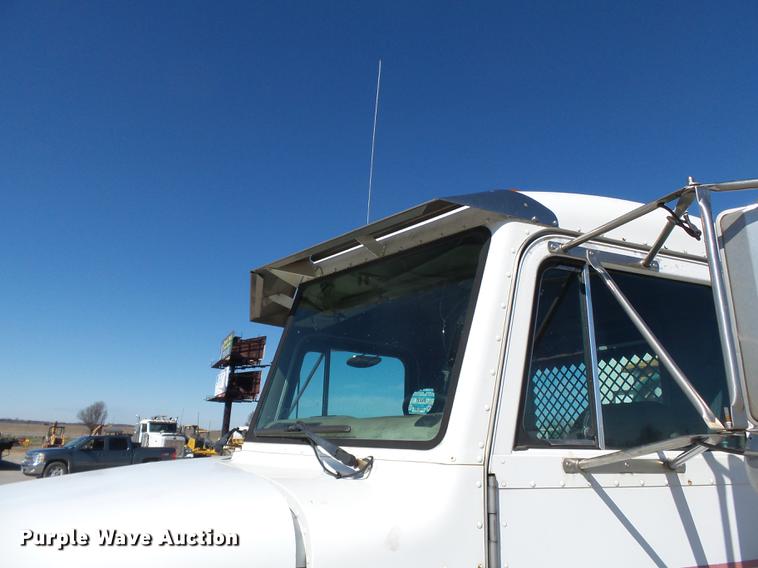 image for item DB7199 1997 Peterbilt 330 flatbed truck with mixing system