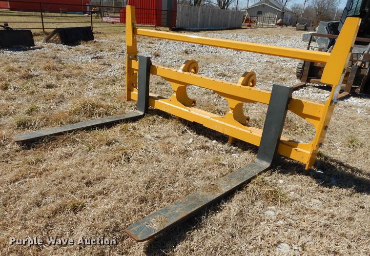 image for item DC0303 John Deere Worksite Pro loader pallet forks