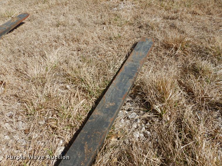 image for item DC0303 John Deere Worksite Pro loader pallet forks