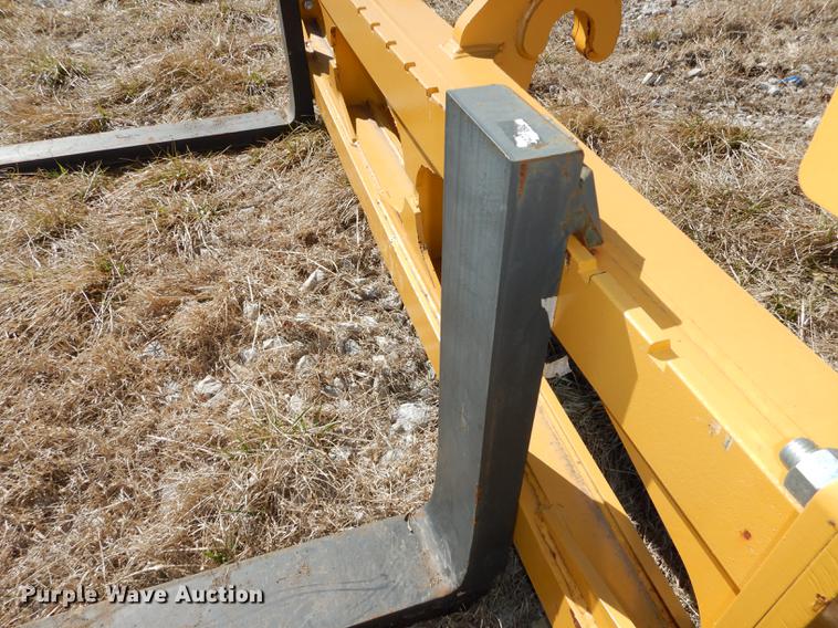 image for item DC0303 John Deere Worksite Pro loader pallet forks