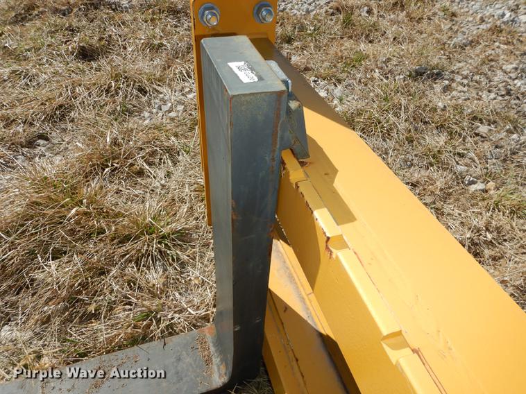 image for item DC0303 John Deere Worksite Pro loader pallet forks