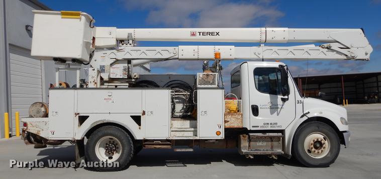 image for item DC0310 2006 Freightliner M2 106 bucket truck