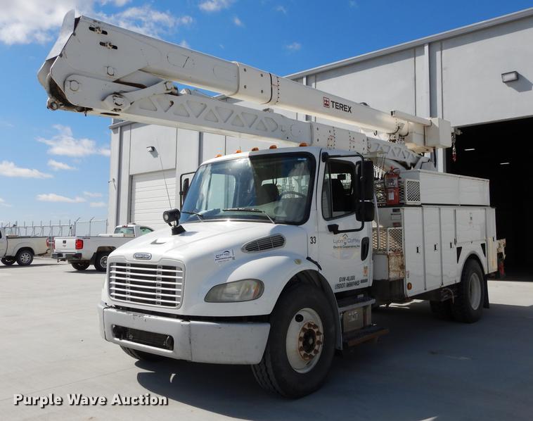 image for item DC0310 2006 Freightliner M2 106 bucket truck