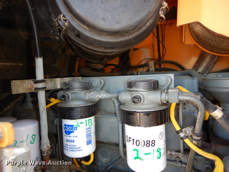 image for item DC0338 2000 John Deere 655C track loader