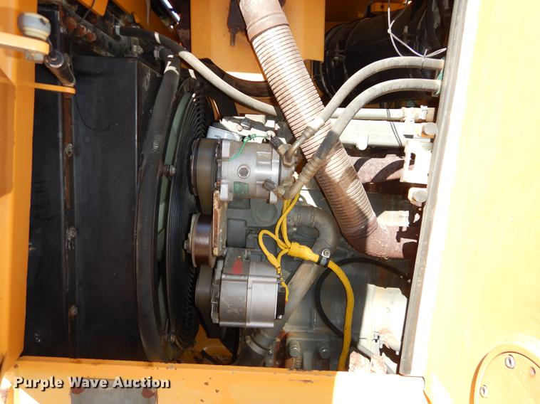 image for item DC0338 2000 John Deere 655C track loader