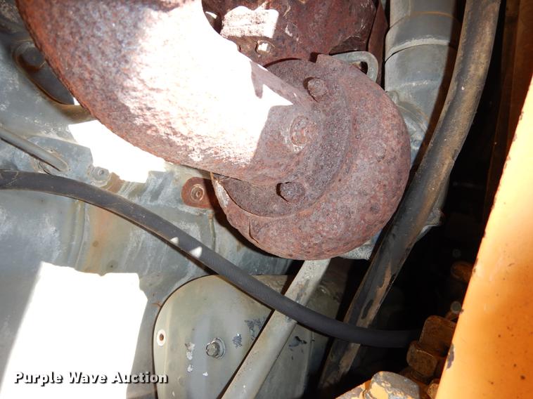 image for item DC0338 2000 John Deere 655C track loader