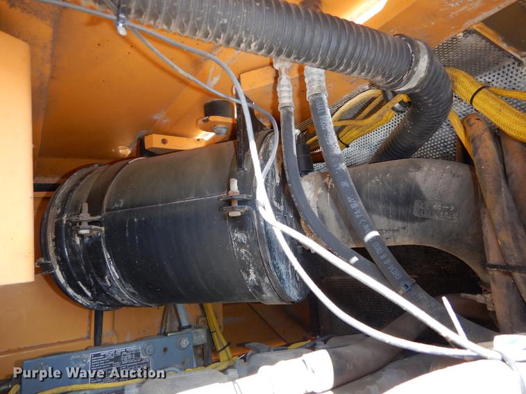 image for item DC0338 2000 John Deere 655C track loader